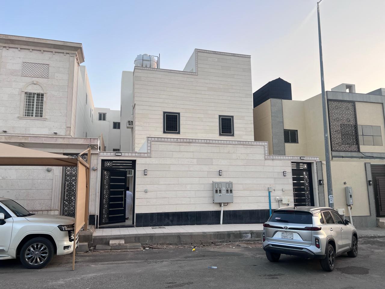 عمارة سكنية للبيع في المحيسن الاناهي
